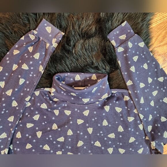 Holiday Snowflakes & Christmas Trees Navy Blue Turtleneck Women's Size L - Picture 6 of 7